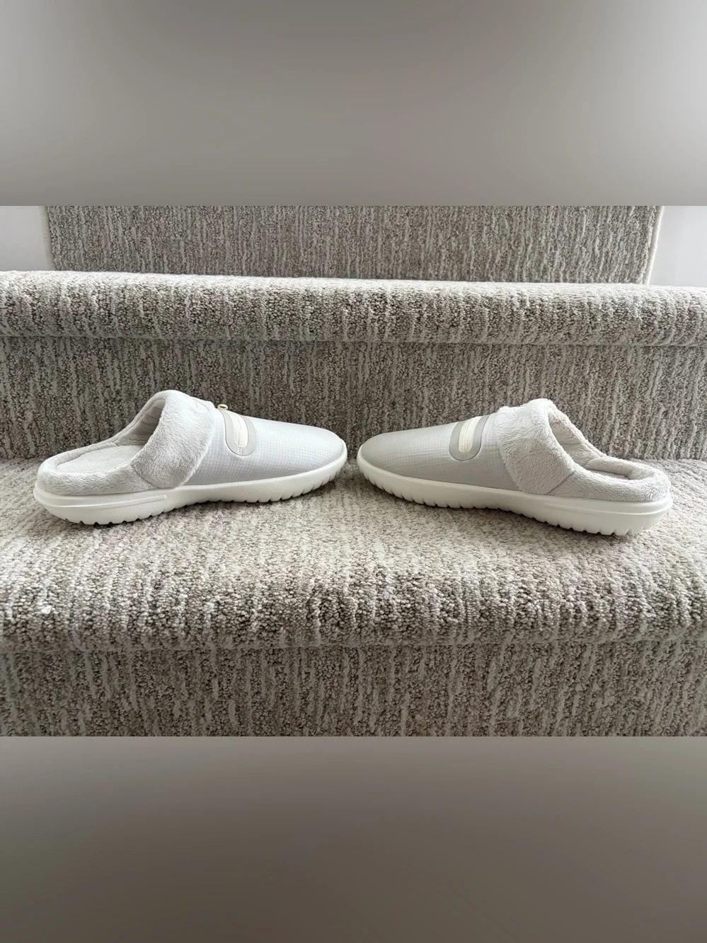 Nike Burrow Women's Slippers Light Bone/Sail/Light Iron Ore/Coconut. Size 8